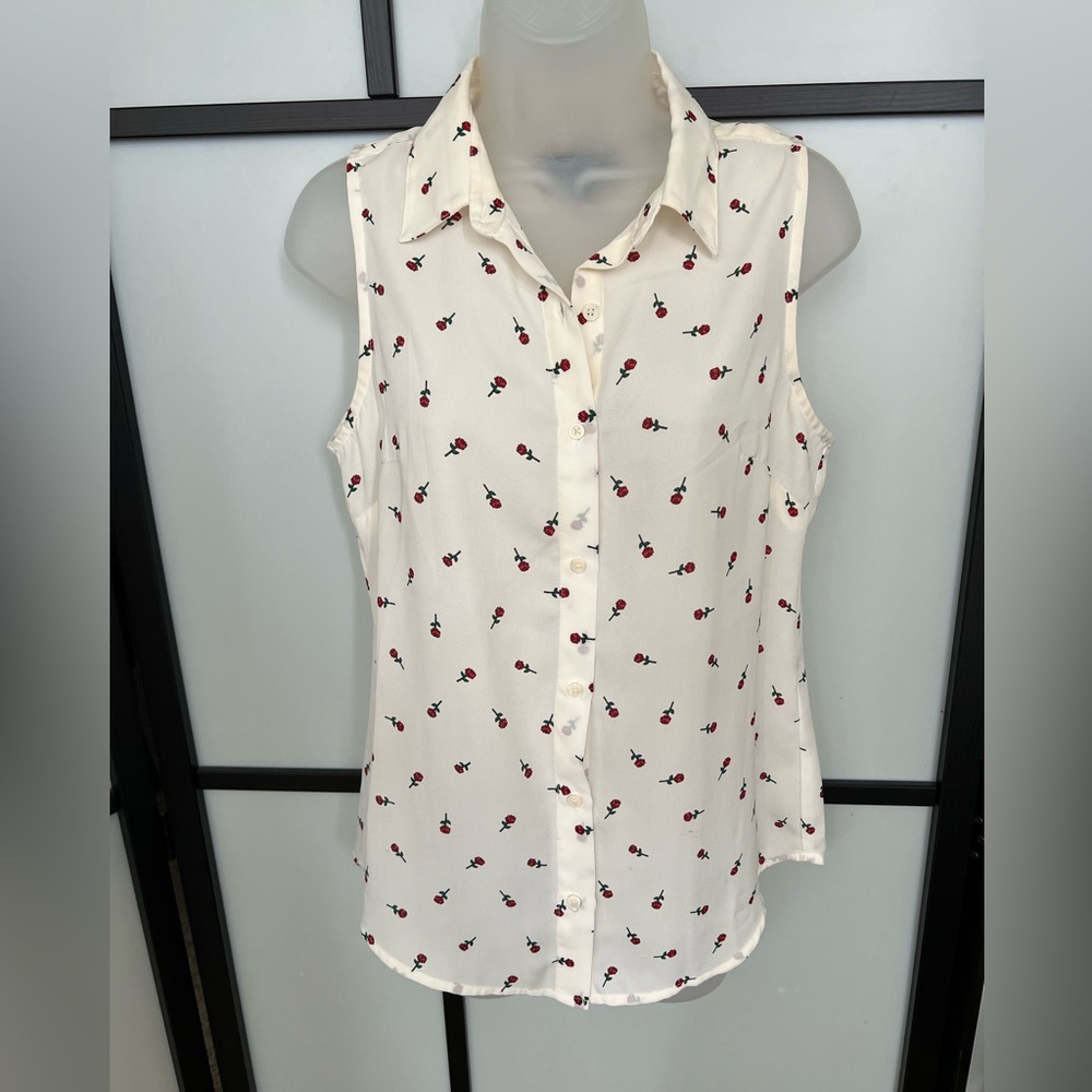 Banana Republic Sleeveless Off White Roses Button down top small floral